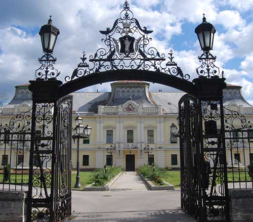 Vladičanski dvor